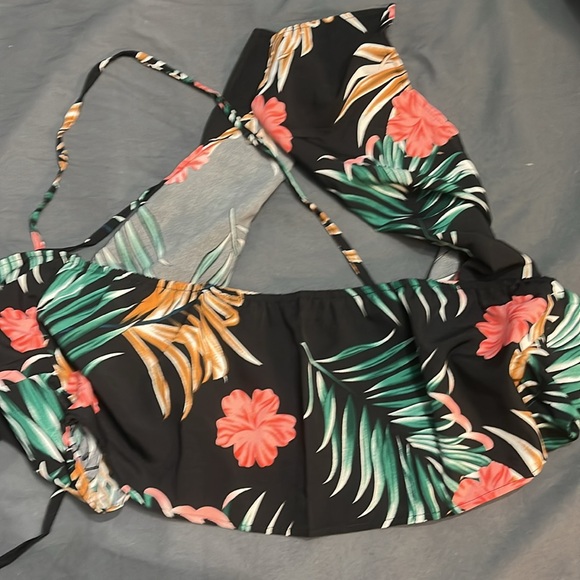 Two Piece Outfit with Skirt - Picture 3 of 3